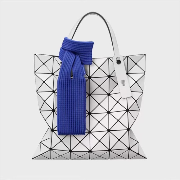iPhone Pocket x ISSEY MIYAKE - Picture 5 of 12